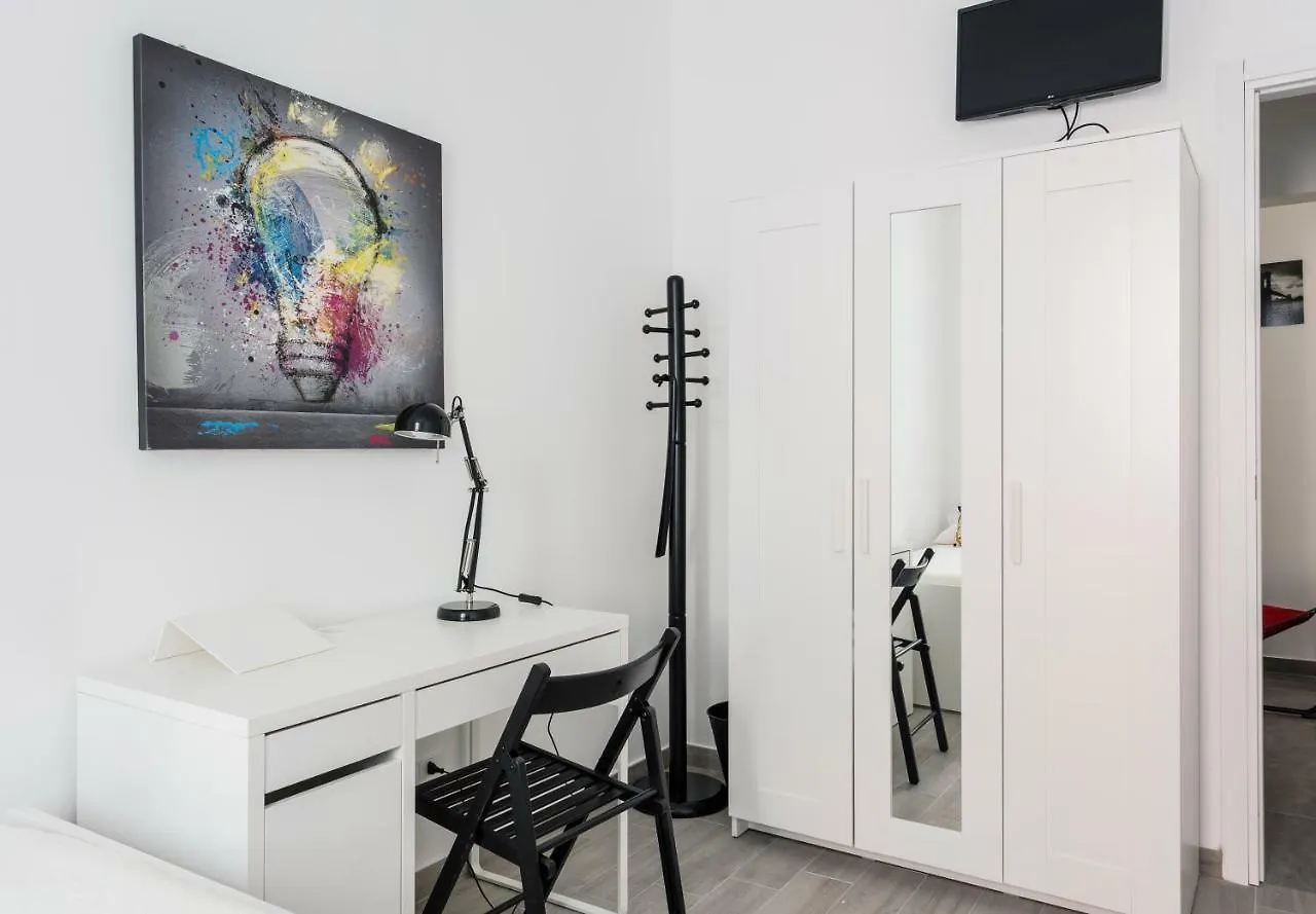 Comfortable Family Group Apartment Via Paruta Milano