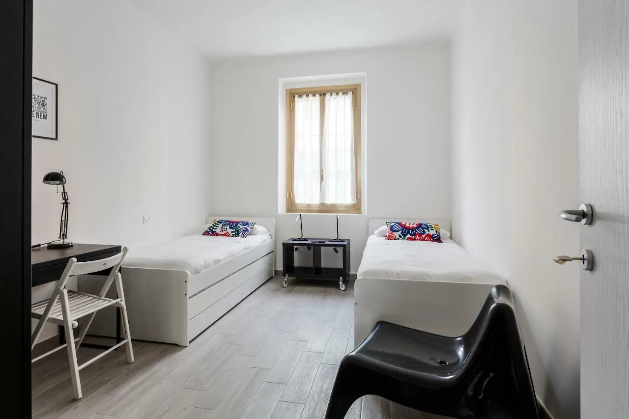 Comfortable Family Group Apartment Via Paruta Milano İtalya