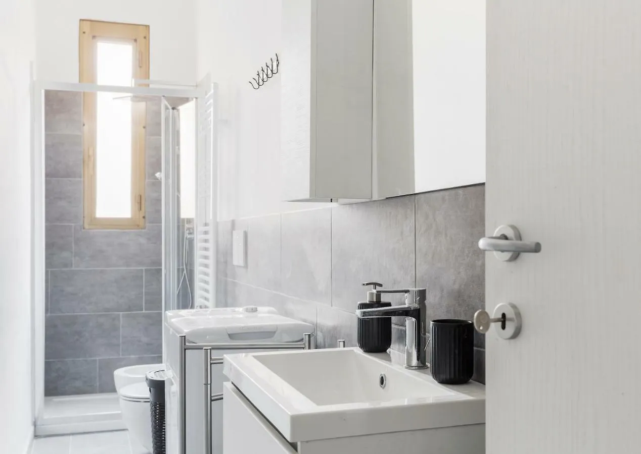 Comfortable Family Group Apartment Via Paruta Milano