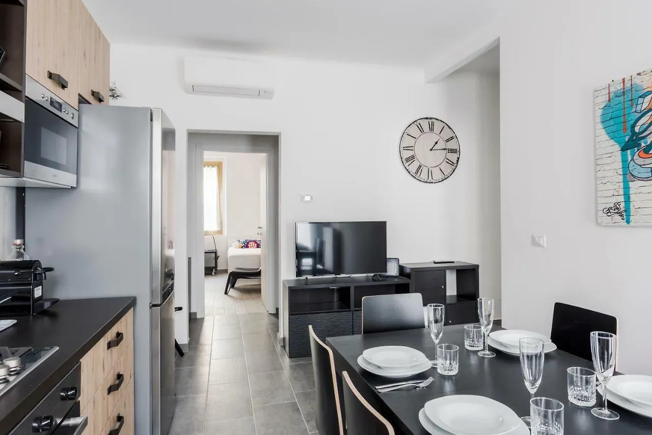 Comfortable Family Group Apartment Via Paruta Milano